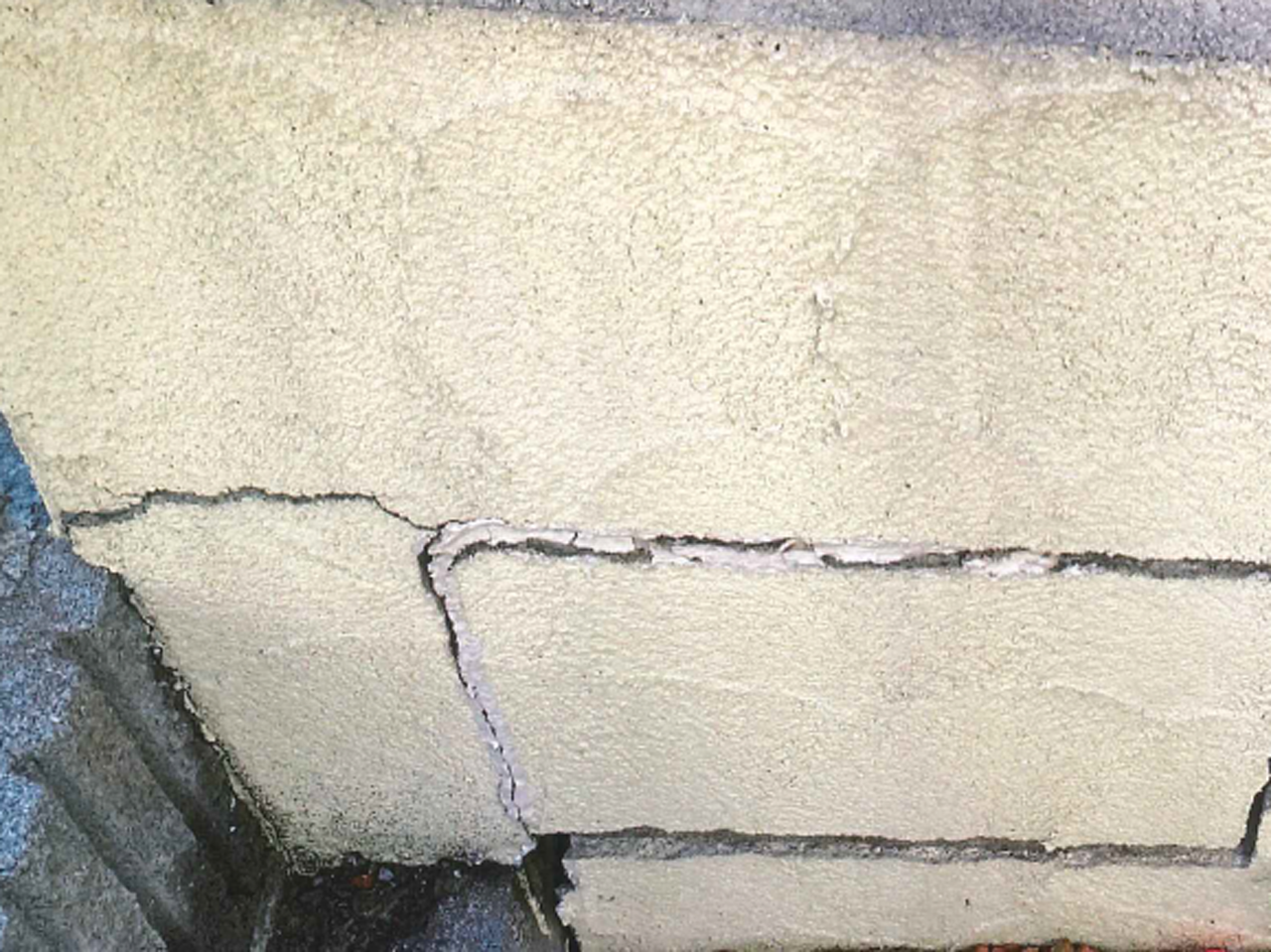 外壁の亀裂（例2）