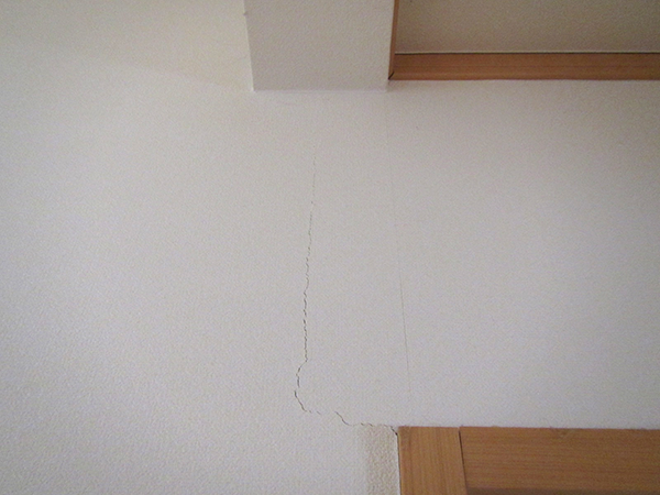 内壁の隙間・亀裂（例2）