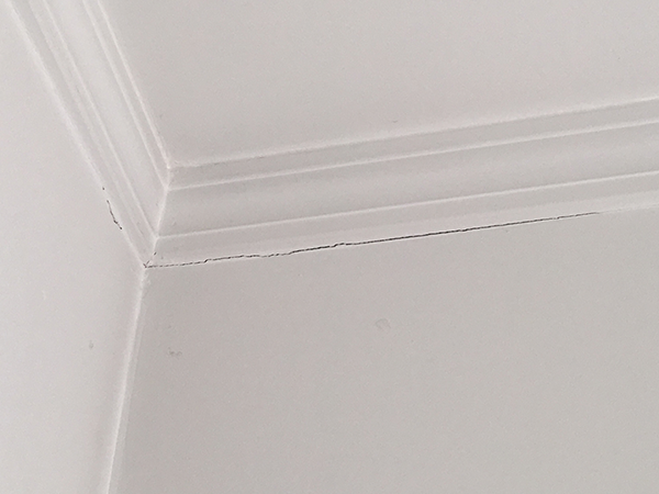 内壁の隙間・亀裂（例3）